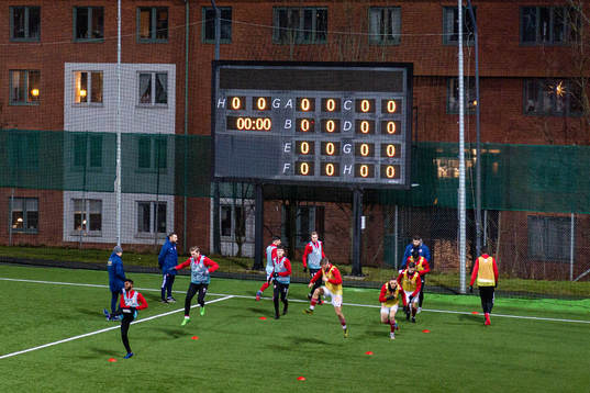 Sandvikens spelare värmer upp