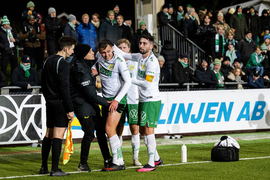 Hammarbys Casper Eklund har ont