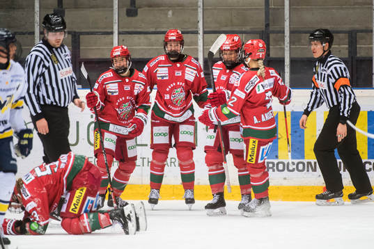 Modos Vendula Pribylova jublar ihop med Anna Andersson,