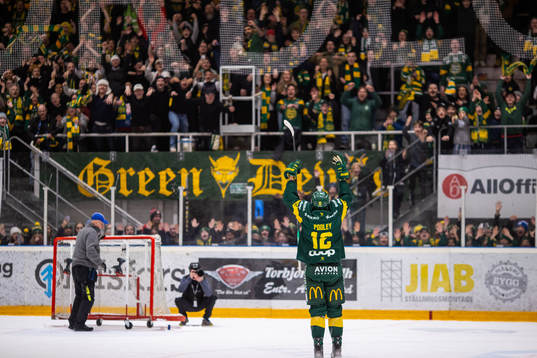 Björklövens Scott Pooley tackar klacken
