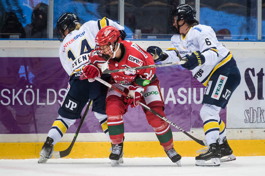 HV71s Charlotte Wittich och Agnez Svensson Modos Vendula