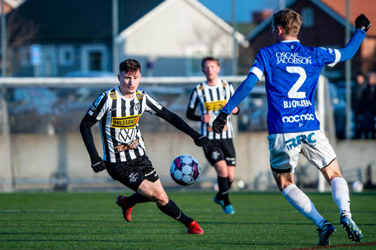 Landskronas Robin Dzabic mot Trelleborgs Fritiof Björken