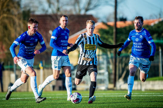 Landskronas David Edvardsson mot Trelleborgs spelare