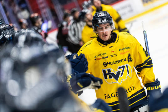 HV71s André Petersson jublar