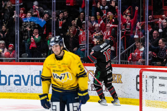 Örebros Rodrigo Abols jublar