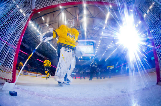 HV71s målvakt Joni Ortio deppar vid 2-0