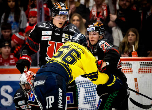 Örebros Linus Öberg och HV71s Fredrik Forsberg