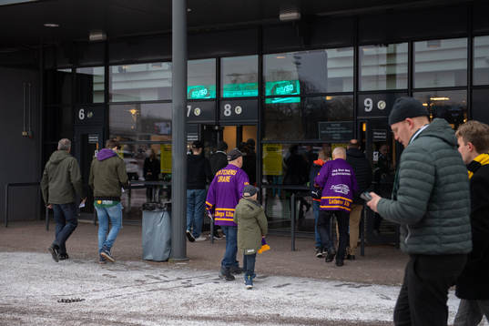 inför ishockeymatchen i SHL mellan Färjestad och