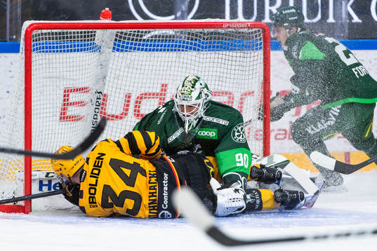 Skellefteås Tom Kühnhackl och Färjestads målvakt