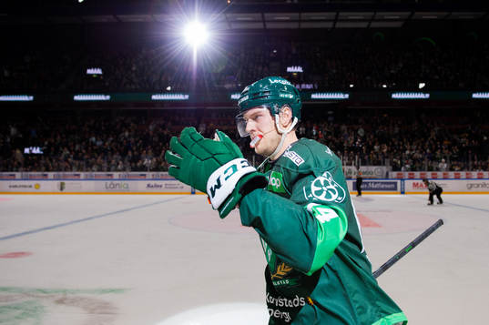 Färjestads Victor Ejdsell jublar