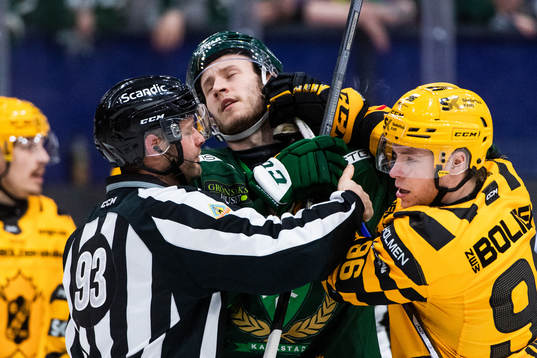 Färjestads Eric Engstrand och Skellefteås Rickard Hugg