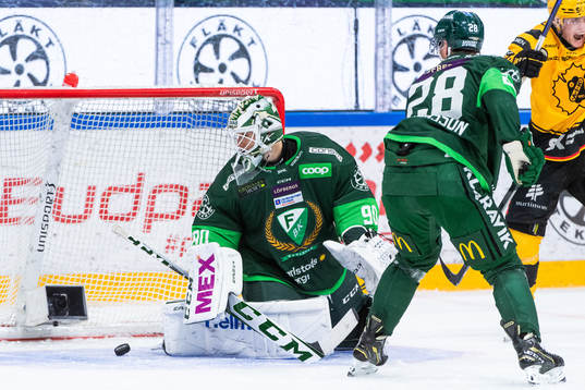 Färjestads målvakt Matthew Tomkins deppar