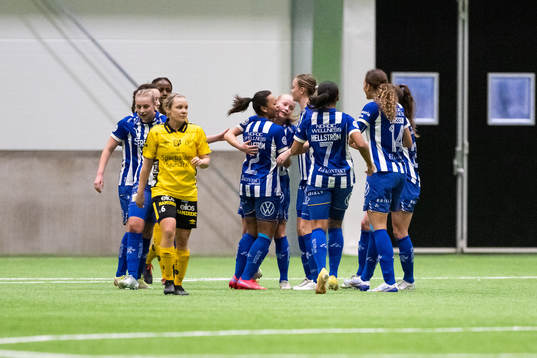IFK Göteborgs spelare jublar
