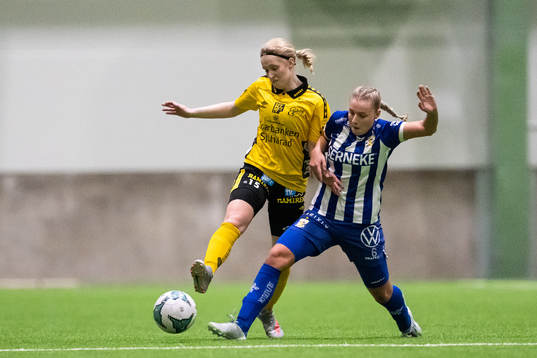 Elfsborgs Alva Sjöström och IFK Göteborgs Filippa Hopkins