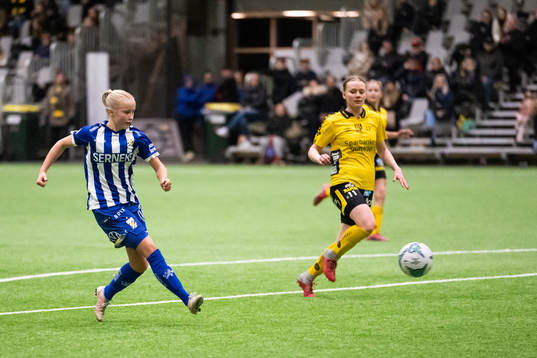 IFK Göteborgs Ida Kjellman skjuter mål