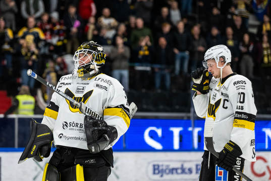 Västerås målvakt Johan Gustafsson och Jimmie Jansson