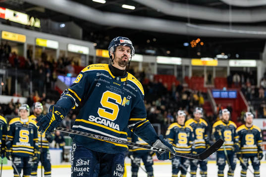 Södertäljes Linus Videll jublar