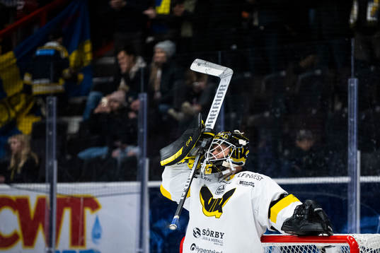 Västerås målvakt Johan Gustafsson deppar