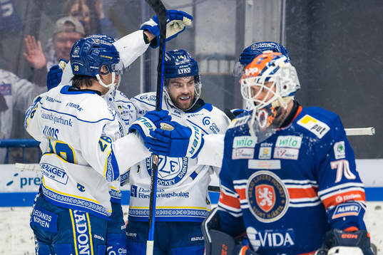 Leksands Oskar Lang jublar med lagkamrater