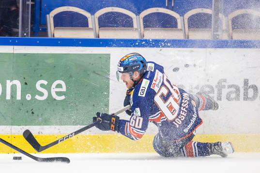 Växjös Erik Josefsson faller