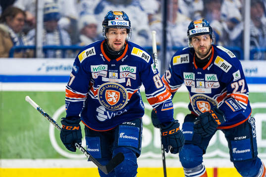 Växjös Robert Rosén och Tobias Rieder jublar