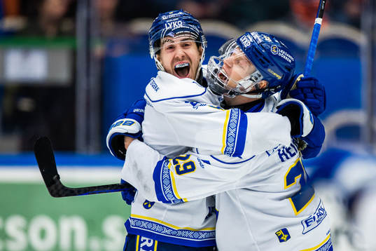 Leksands Matt Caito och Emil Heineman jublar