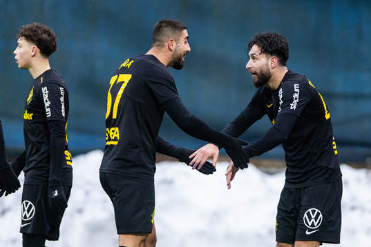 AIKs Elias Durmaz jublar med Ahmad Faqa