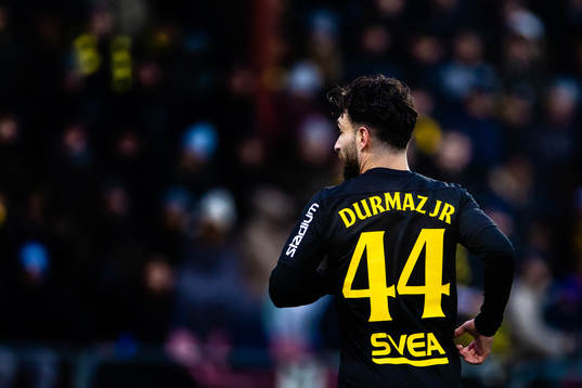 s Elias Durmaz med namnet Durmaz JR på ryggen