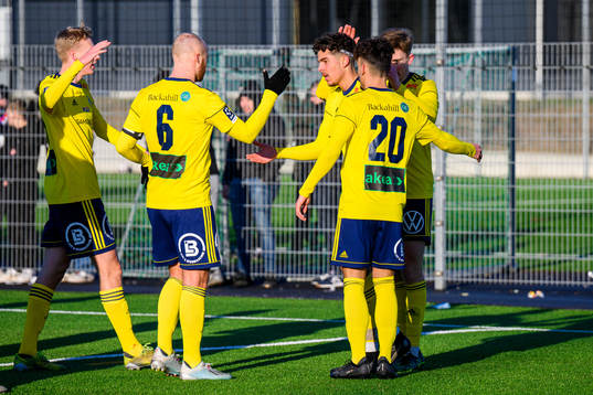 Ängelholms spelare jublar