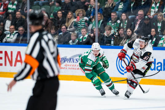Rögles Anton Bengtsson och Malmö Redhawks Emil Sylvegård
