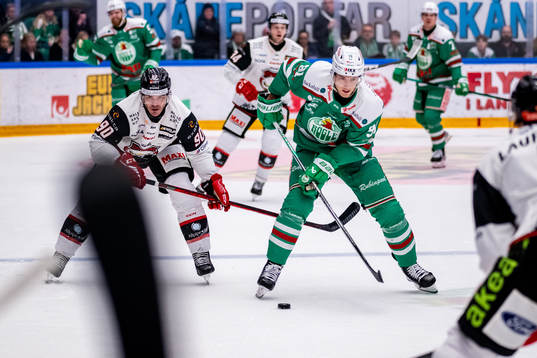 Malmö Redhawks Lance Bouma  och Rögles Adam Tambellini