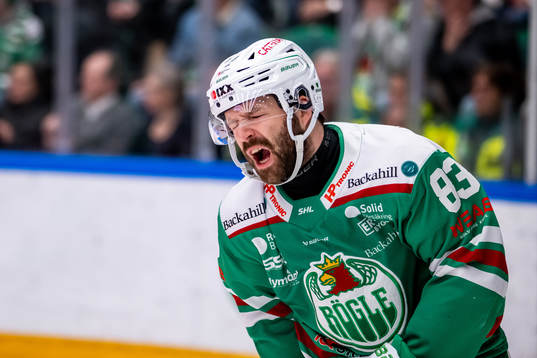 Rögles Riley Sheen reagerar