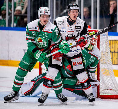 Rögles Anton Bengtsson  och Malmö Redhawks Emil Sylvegård