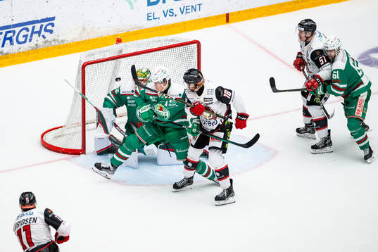 Malmö Redhawks Markus Lauridsen gör 1-1 bakom Rögles