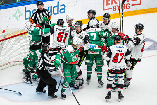 Bråk mellan Rögles Adam Engström och Malmö Redhawks