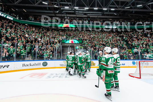 Rögles spelare jublar