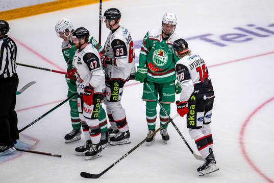 Rögles Felix Nilsson och Malmö Redhawks Marcus Sylvegård