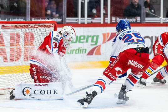 Timrås målvakt Jacob Johansson och Oskarshamns Johannes