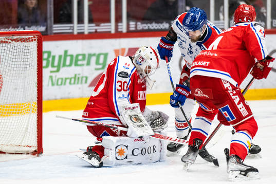 Timrås målvakt Jacob Johansson och Oskarshamns Jiri
