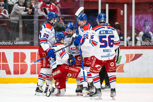 Oskarshamns Jiri Smejkal jublar med lagkamrater
