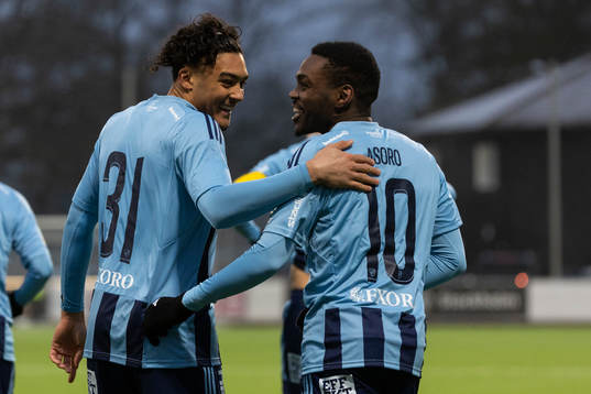 Djurgårdens Gideon Granström och  Joel Asoro jublar