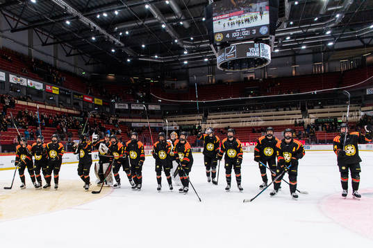 Brynäs spelare jublar