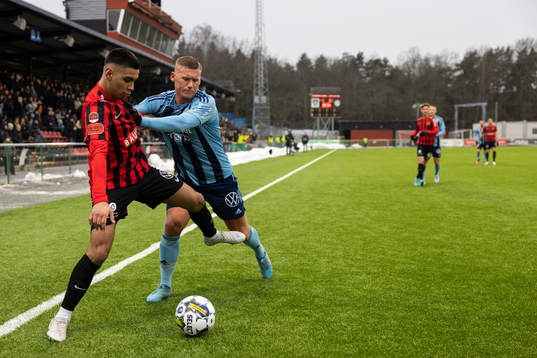 Djurgårdens Victor Edvardsen och Brommapojkarnas Liam