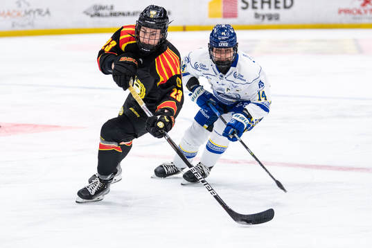 Brynäs Moa Wernblom och Leksands Noemi Ryhner