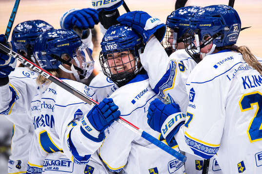 Leksands Noemi Ryhner jublar med lagkamrater
