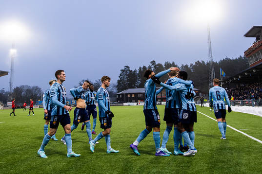 Djurgårdens Joel Asoro jublar med lagkamrater