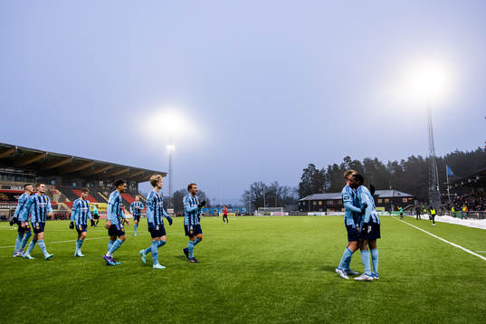 Djurgårdens Joel Asoro jublar med lagkamrater