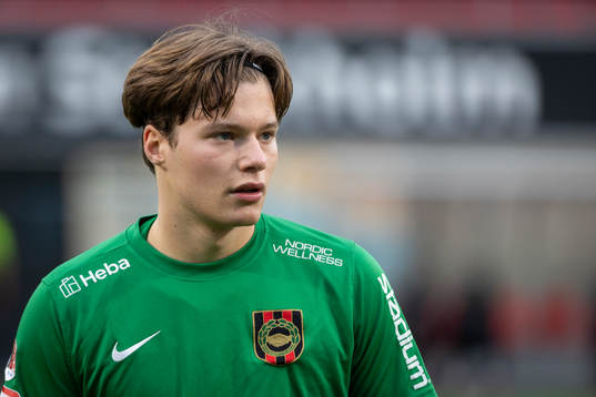 Brommapojkarnas målvakt Filip Sidklev