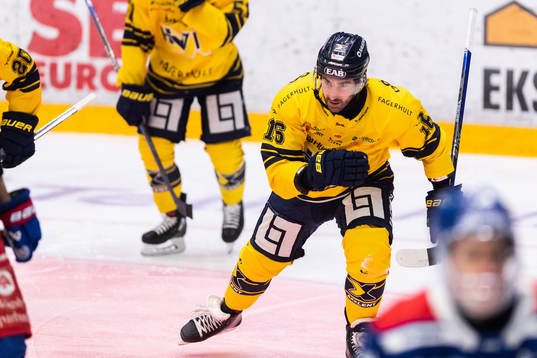 HV71s Joseph Laleggia jublar