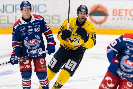 HV71s Sam Vigneault jublar